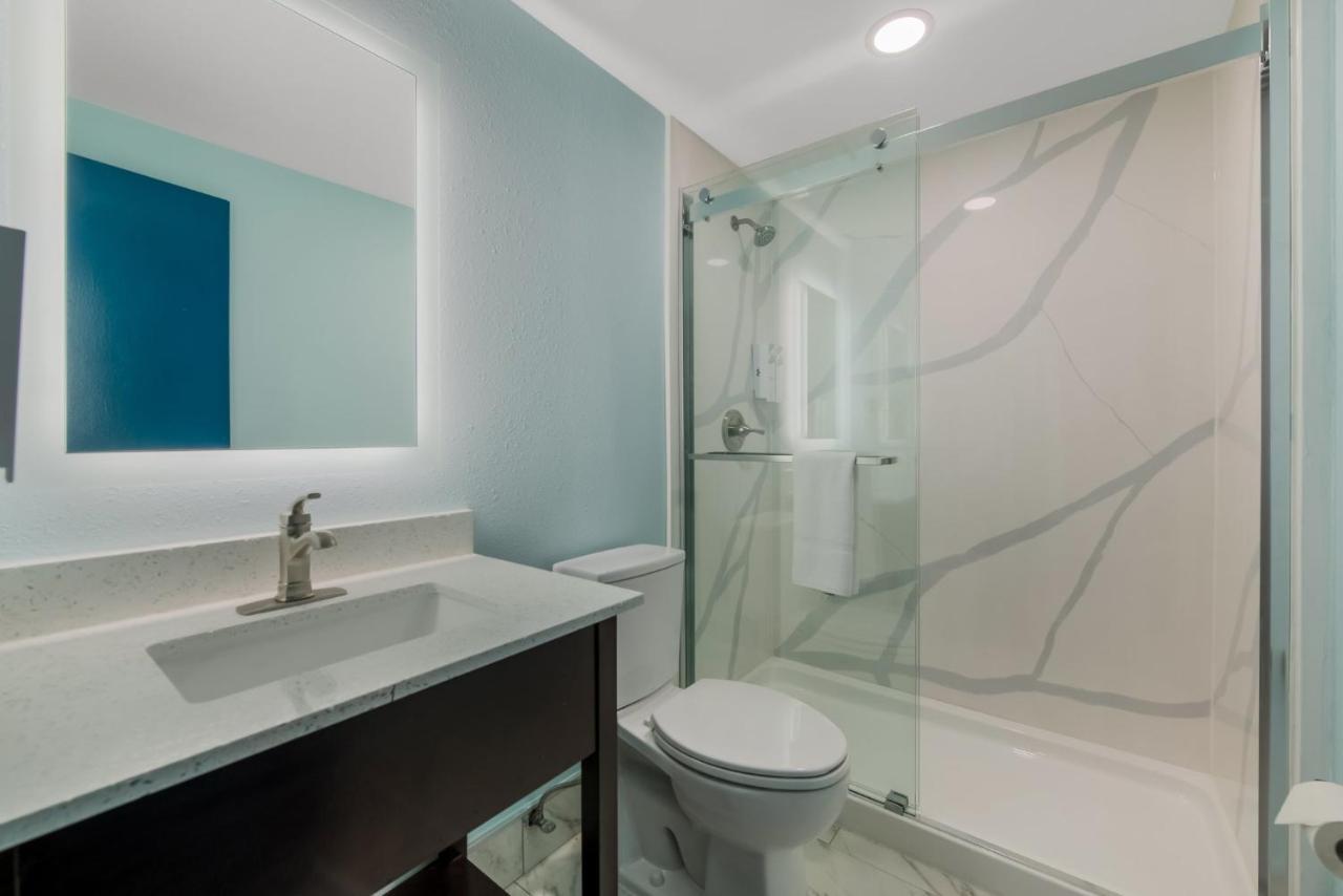 Superior Room Two Double Beds Pool View Smoke,1384464503:JPEG