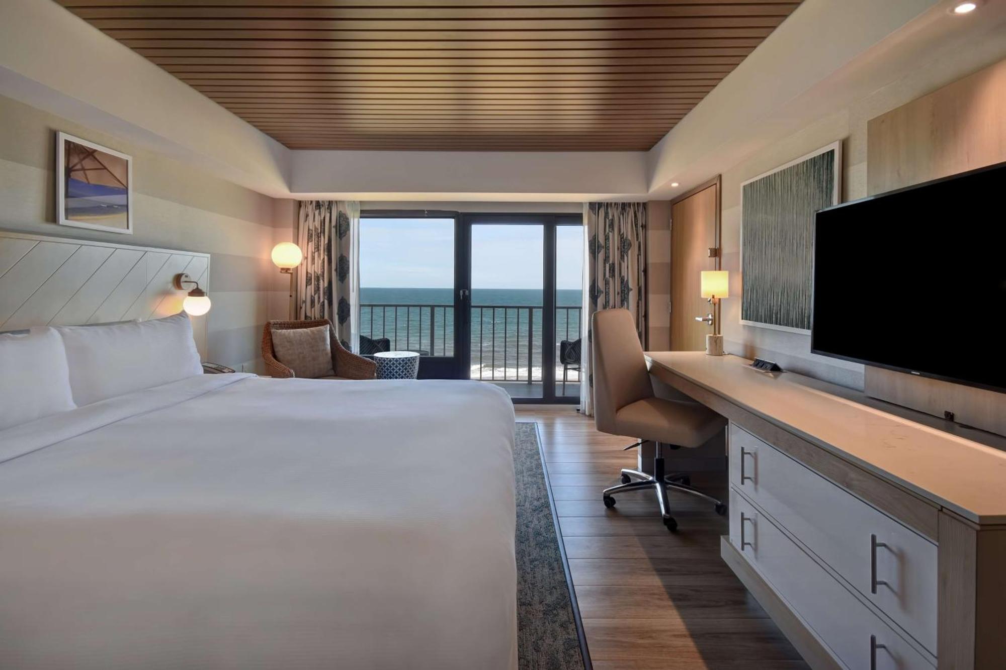 King Room Roll Shower Mobility Hearing Access,1705704154:JPEG