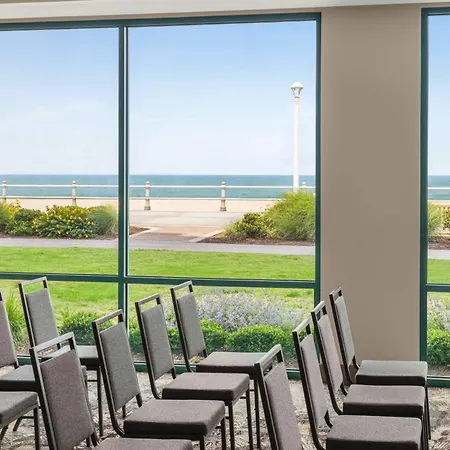 Hampton Inn Virginia Beach-Oceanfront South-3